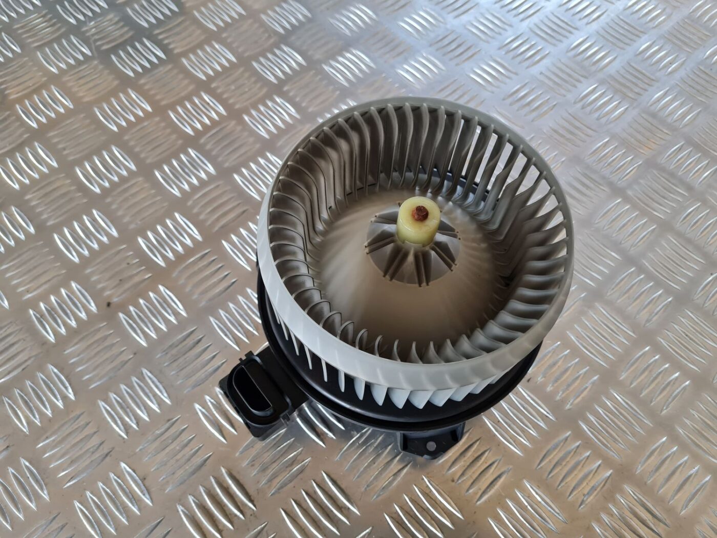 Salona ventilators priekš DODGE JOURNEY 2010