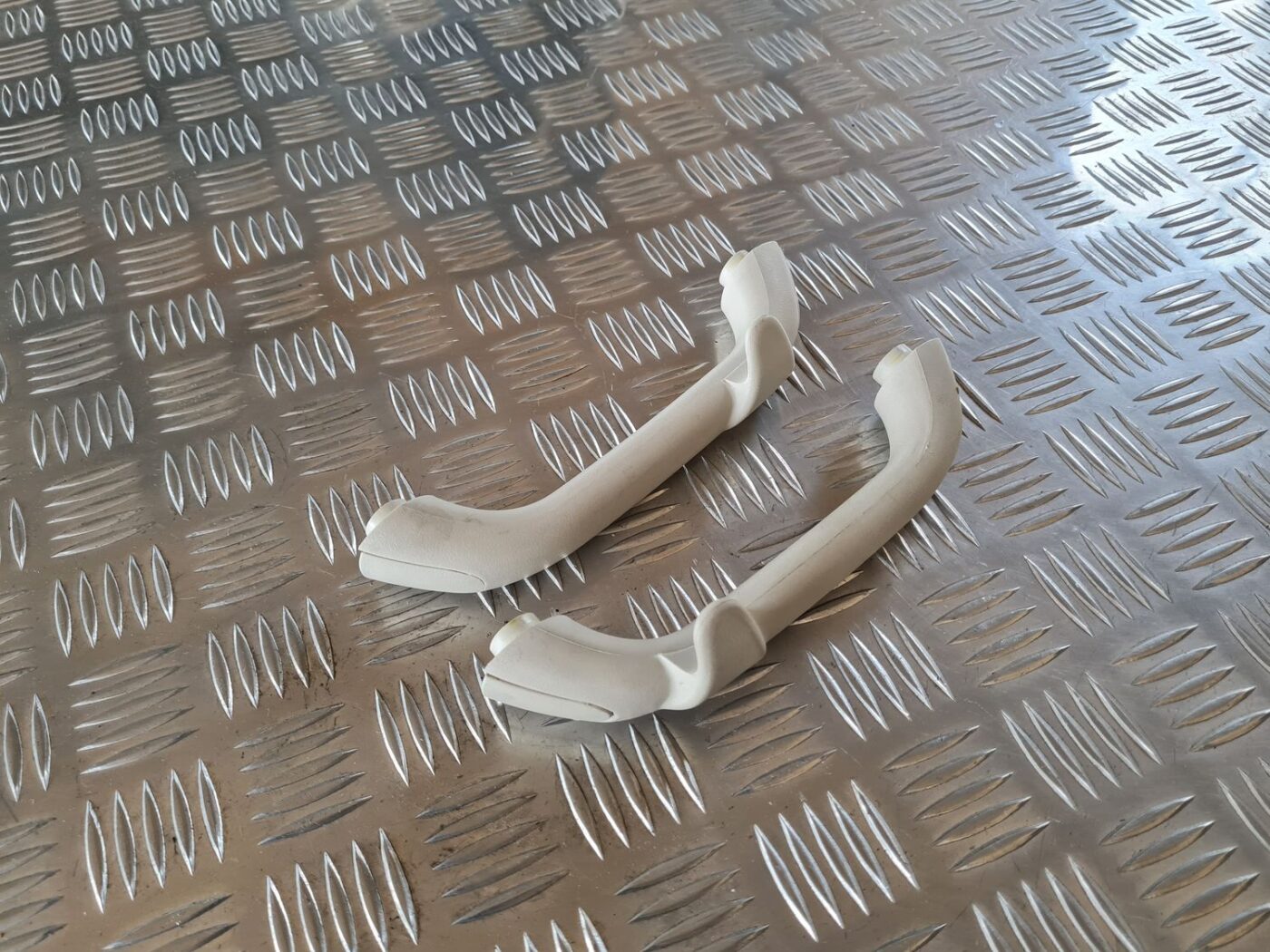 Salona rokturis griestos priekš DODGE JOURNEY 2010