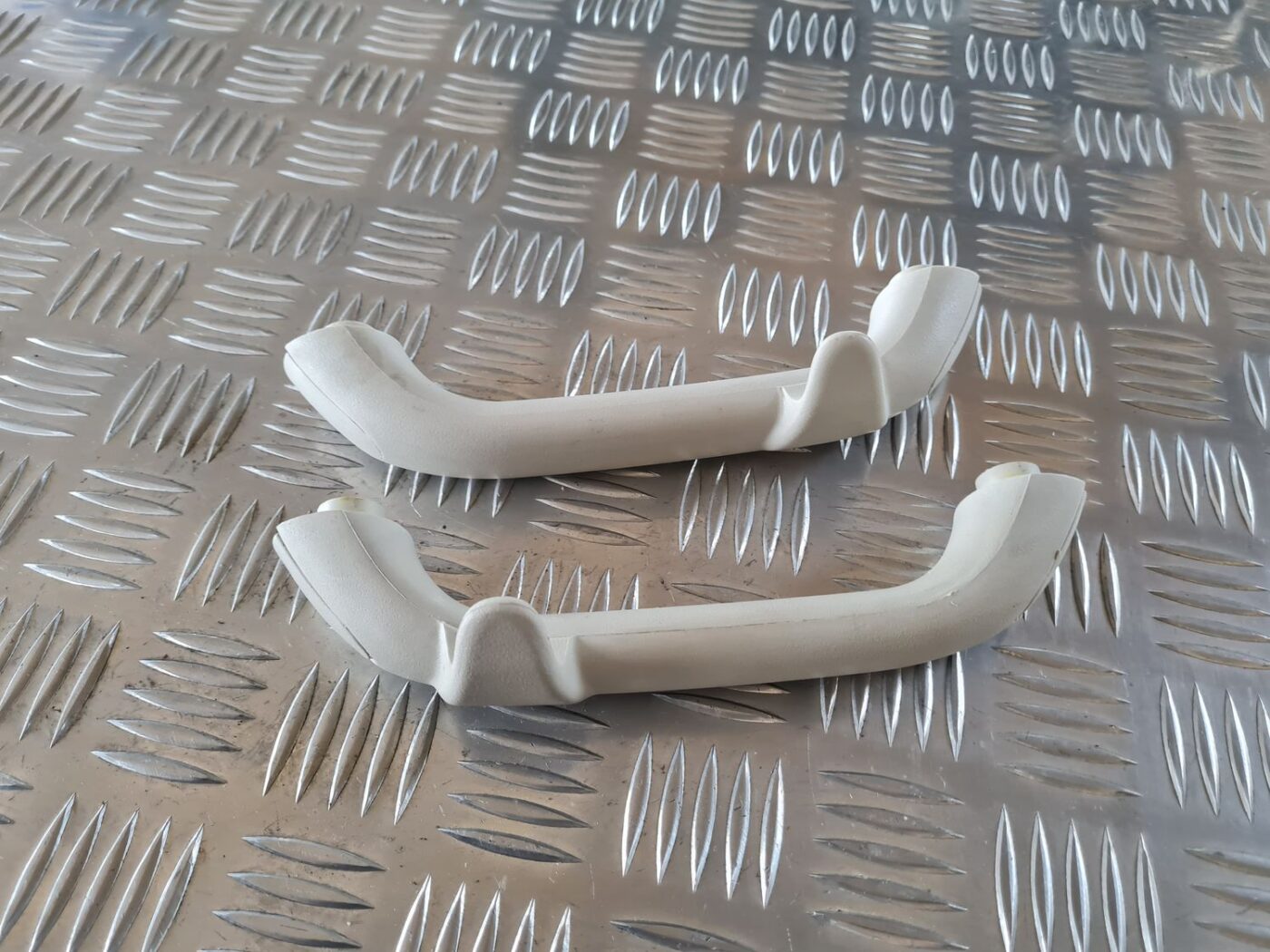 Salona rokturis griestos priekš DODGE JOURNEY 2010