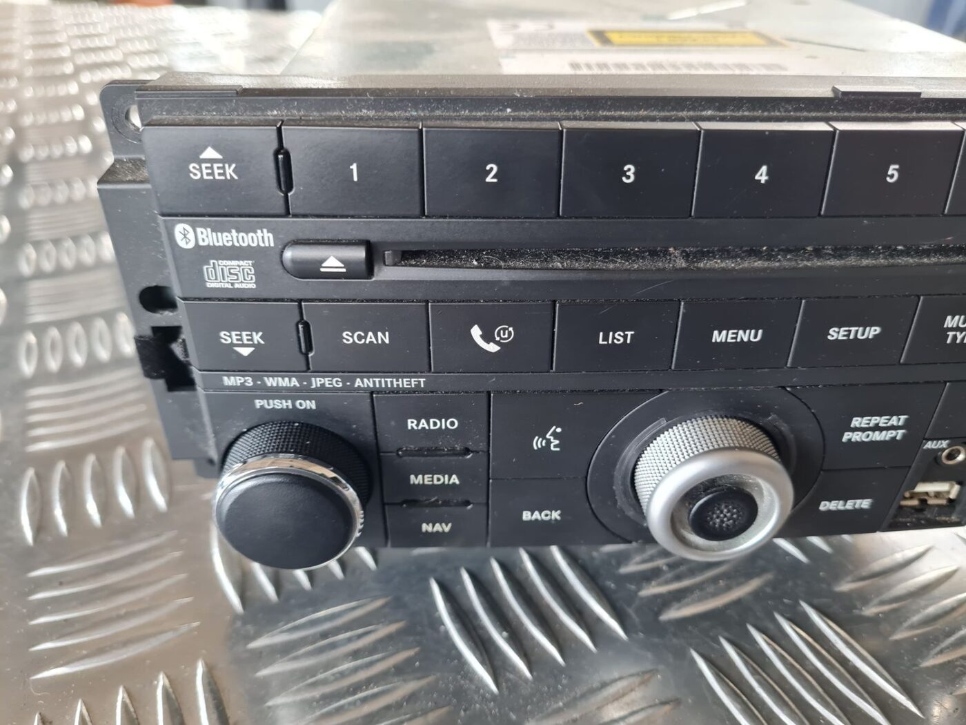 CD/DVD/Navigācijas bloks priekš DODGE JOURNEY 2010 2 CD/DVD/Navigācijas bloks priekš DODGE JOURNEY 2010