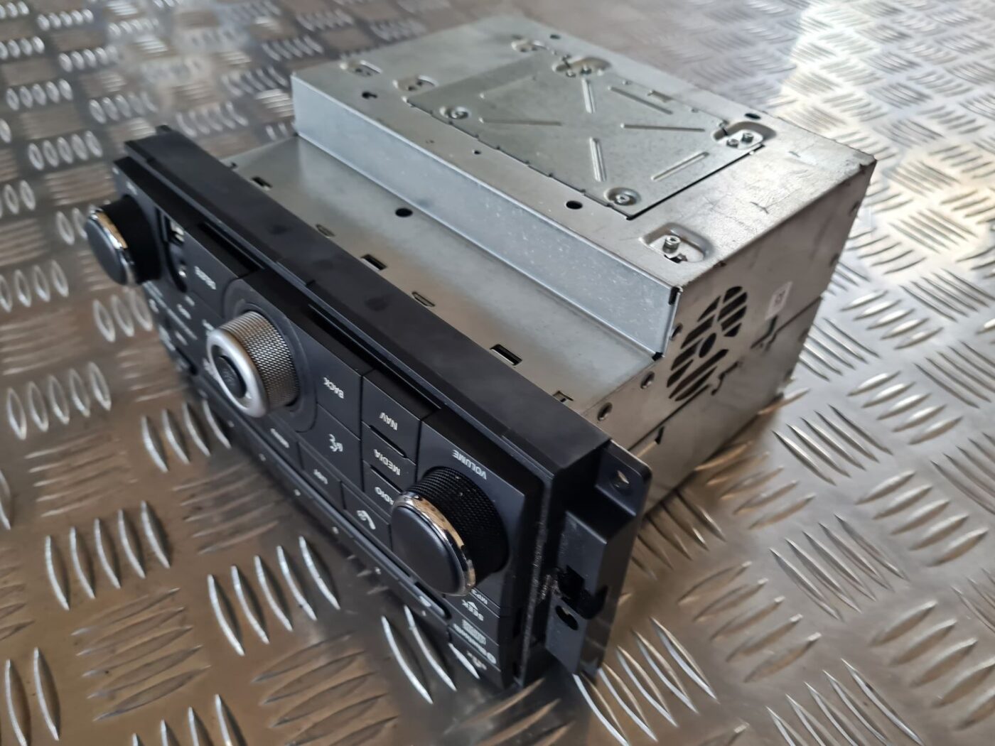 CD/DVD/Navigācijas bloks priekš DODGE JOURNEY 2010 3 CD/DVD/Navigācijas bloks priekš DODGE JOURNEY 2010