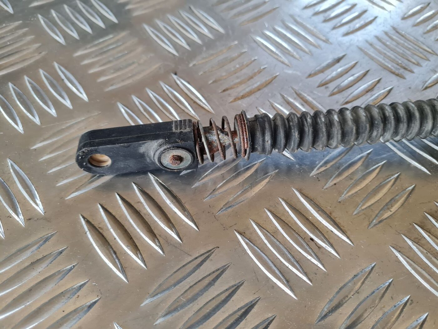 Pārnesumu pārslēgšanas mehānisma troses priekš DODGE JOURNEY 2010 2 Pārnesumu pārslēgšanas mehānisma troses priekš DODGE JOURNEY 2010