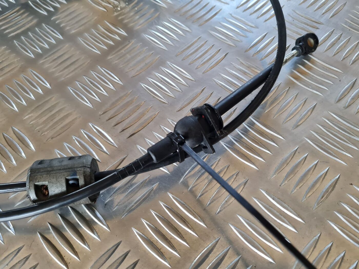 Pārnesumu pārslēgšanas mehānisma troses priekš DODGE JOURNEY 2010 3 Pārnesumu pārslēgšanas mehānisma troses priekš DODGE JOURNEY 2010