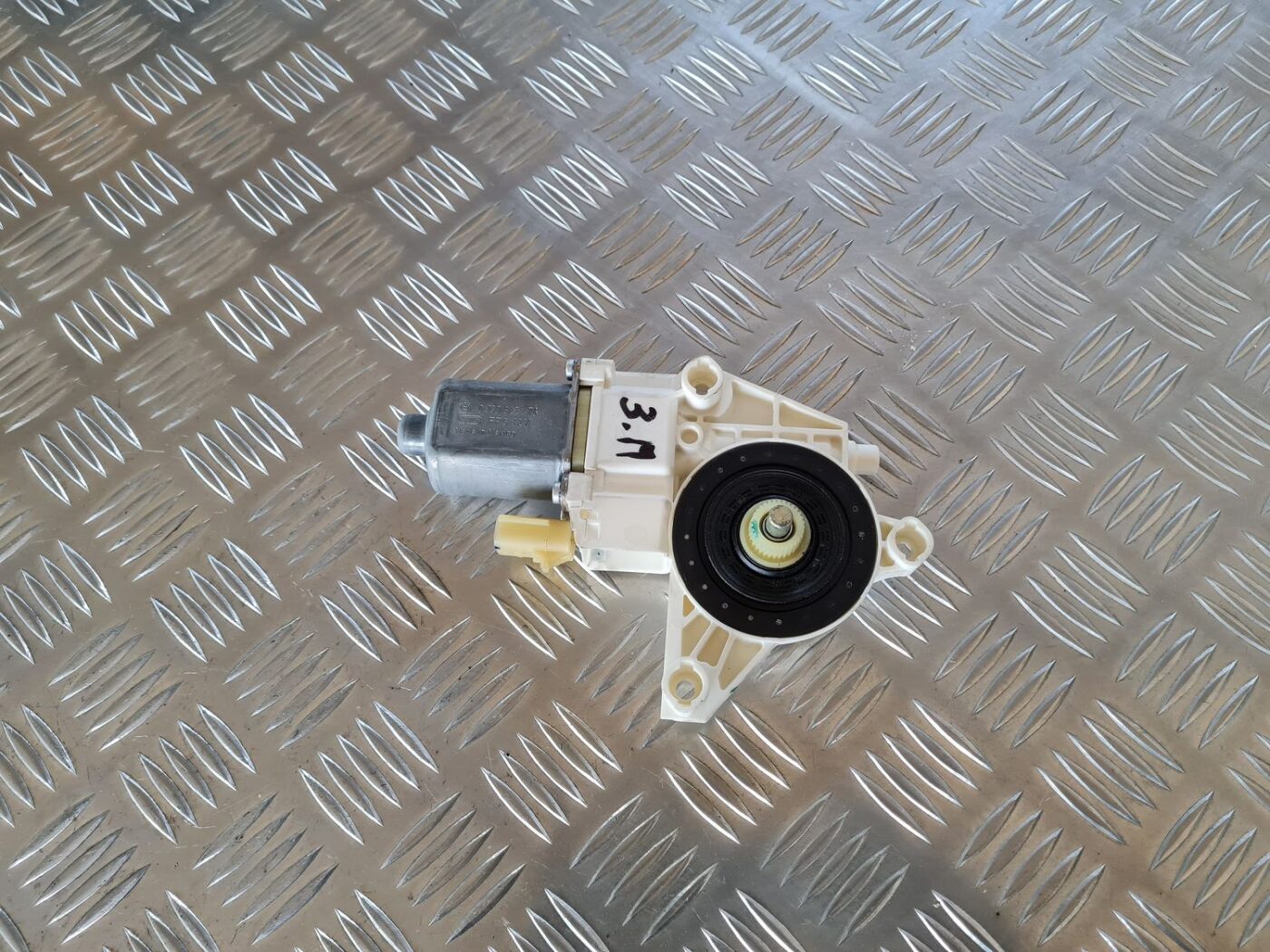 Elektrisko stiklu motors priekš DODGE JOURNEY 2010 1 Elektrisko stiklu motors priekš DODGE JOURNEY 2010