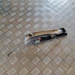 Priekšējāis kreisais durvju rokturis priekš DODGE JOURNEY 2010