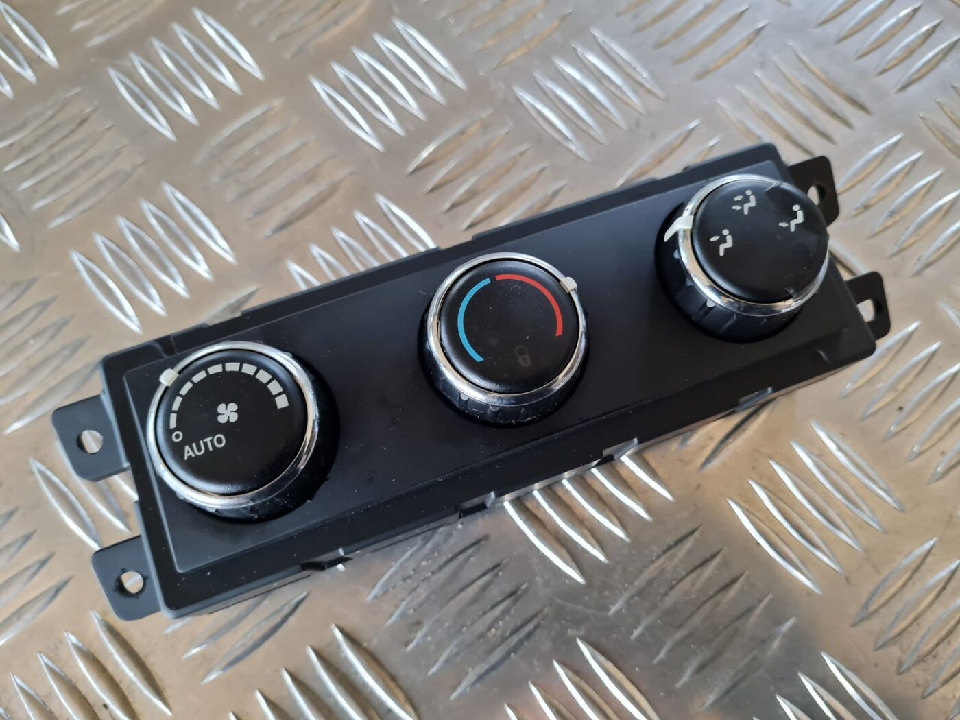 Klimata kontroles bloks priekš DODGE JOURNEY 2010 2 Klimata kontroles bloks priekš DODGE JOURNEY 2010