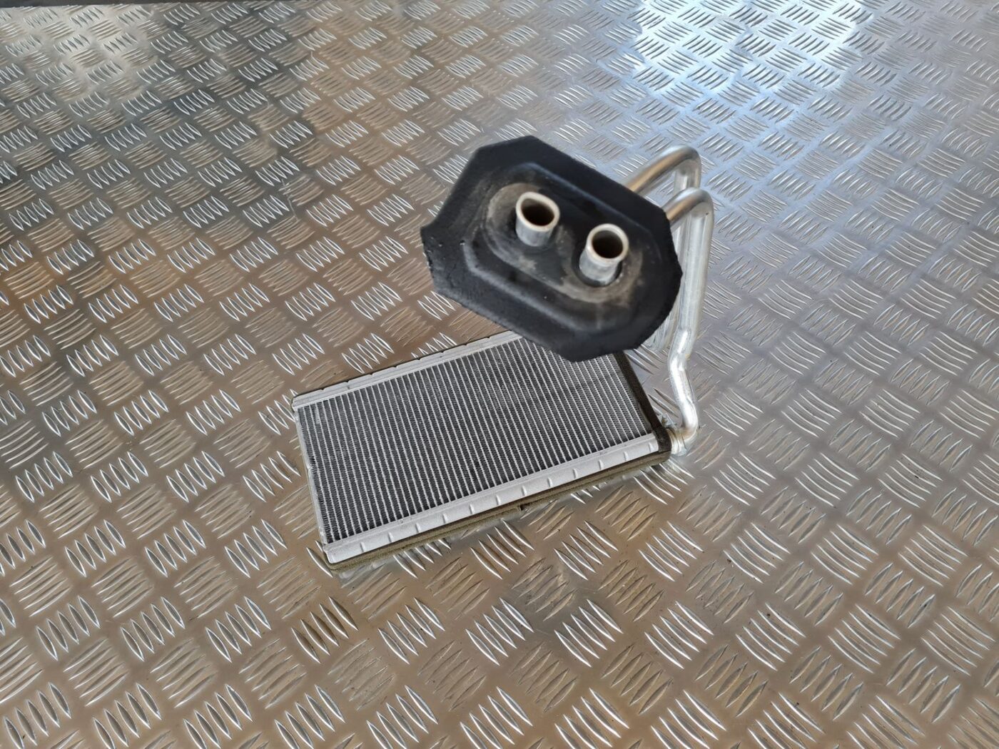 Apsildes sistēmas radiators priekš DODGE JOURNEY 2010