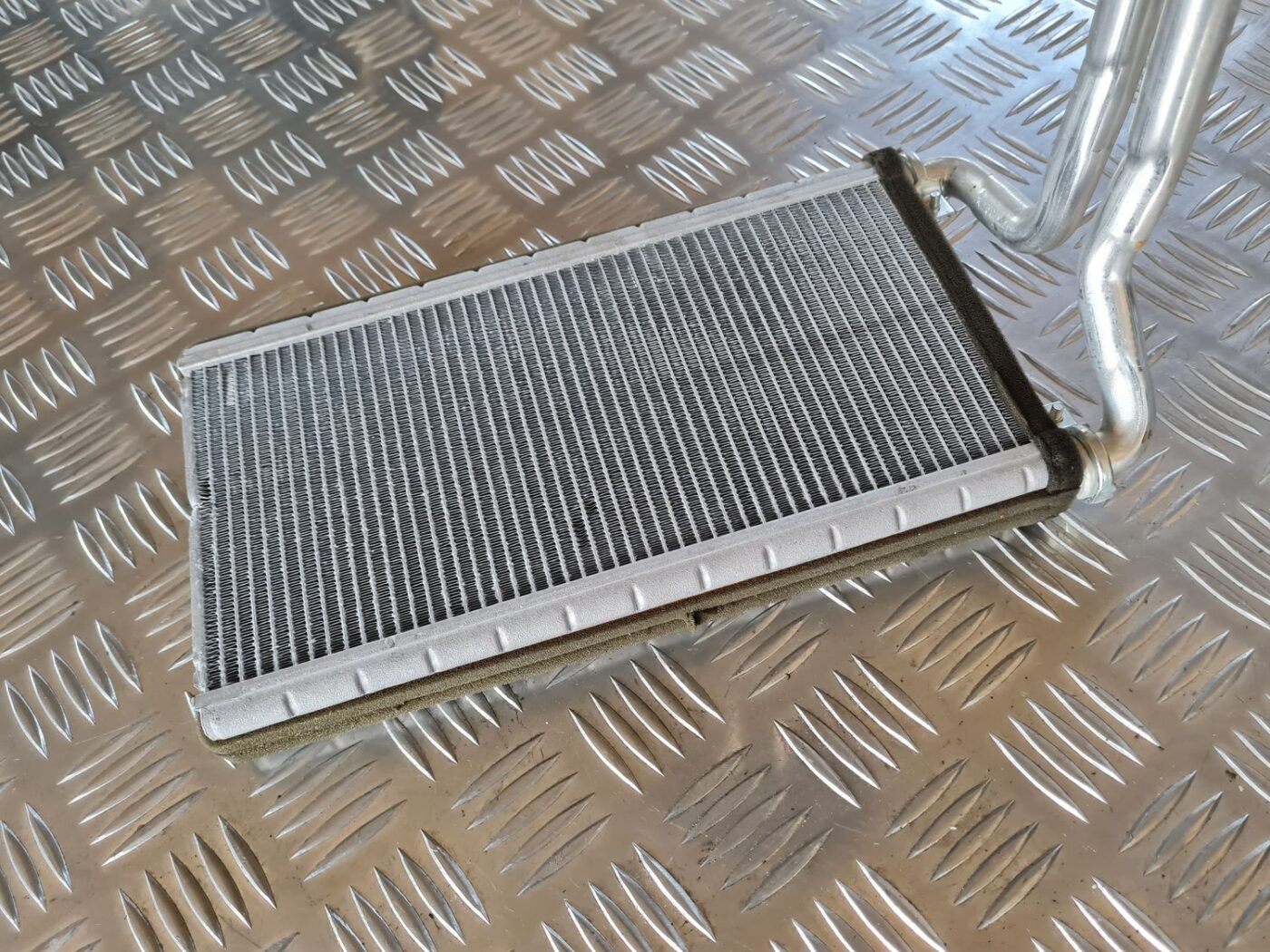 Apsildes sistēmas radiators priekš DODGE JOURNEY 2010