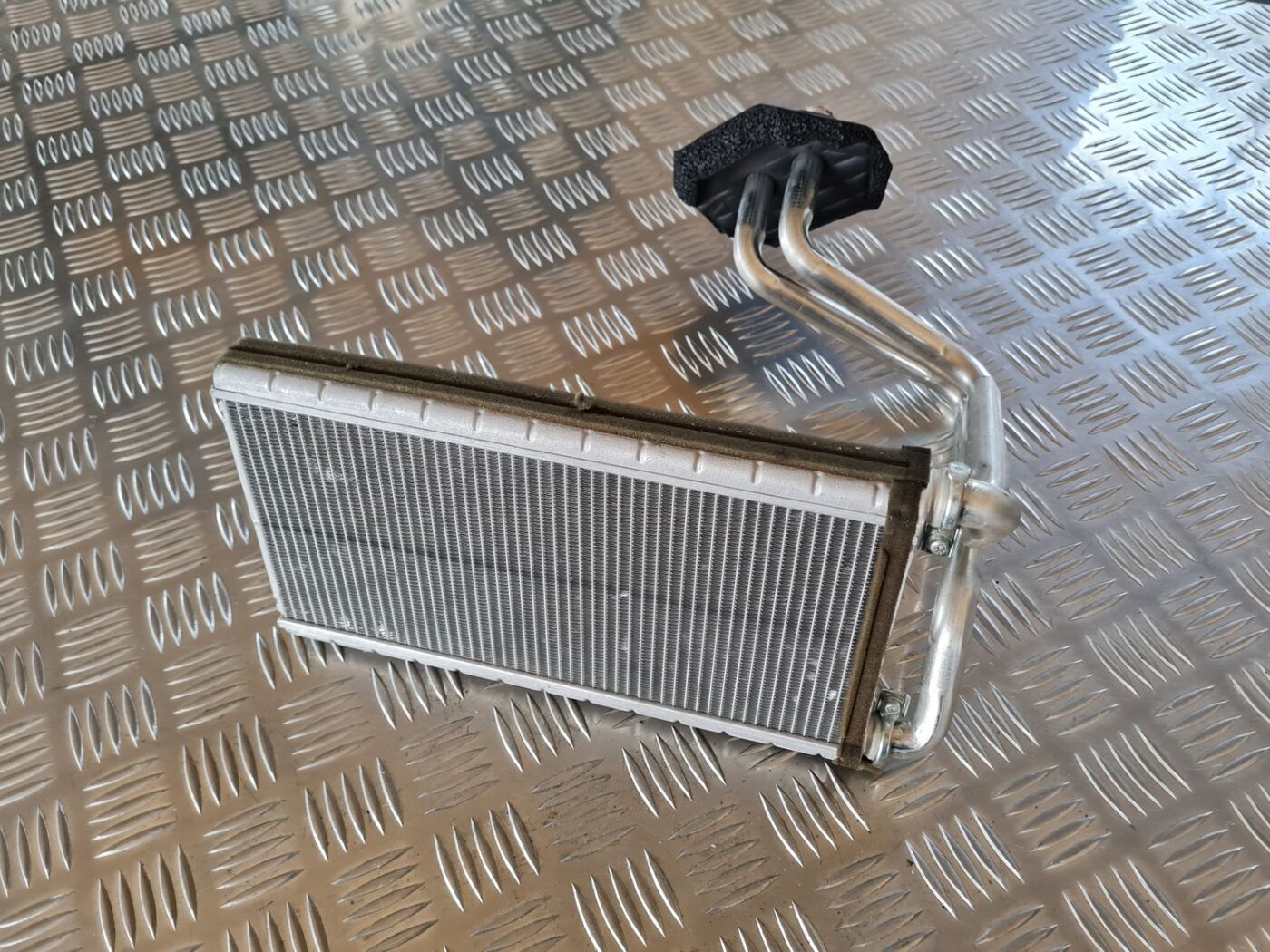 Apsildes sistēmas radiators priekš DODGE JOURNEY 2010