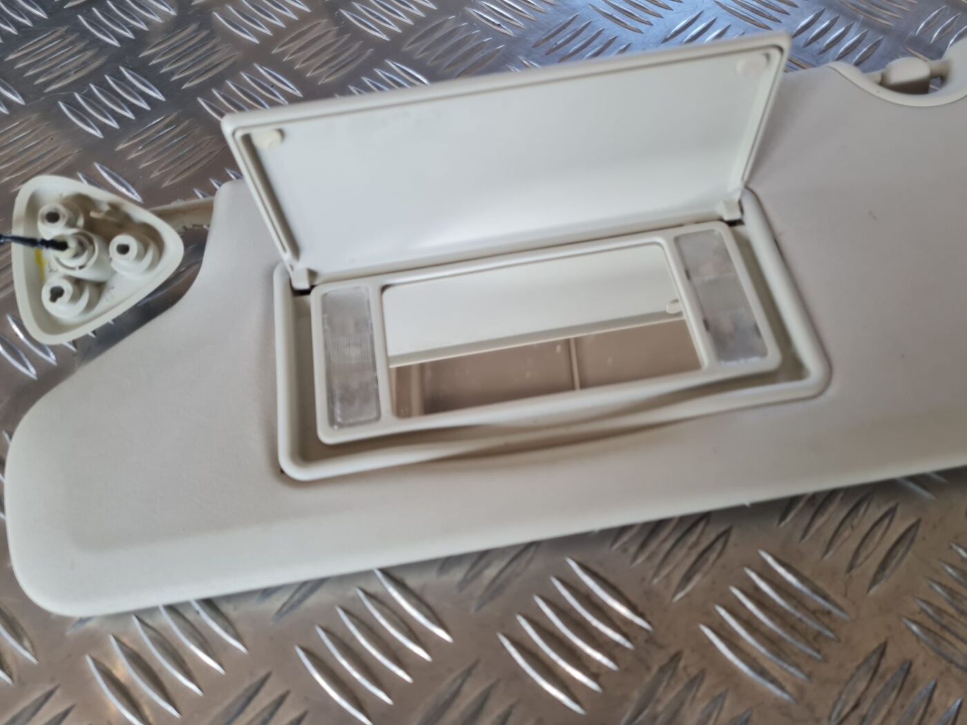 Saules aizsargs priekš DODGE JOURNEY 2010 2 Saules aizsargs priekš DODGE JOURNEY 2010