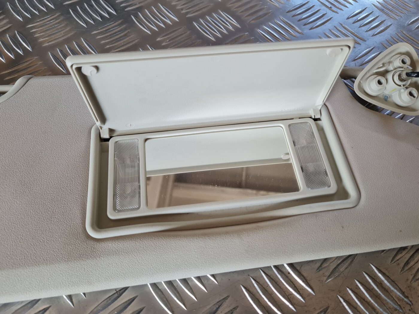 Saules aizsargs priekš DODGE JOURNEY 2010