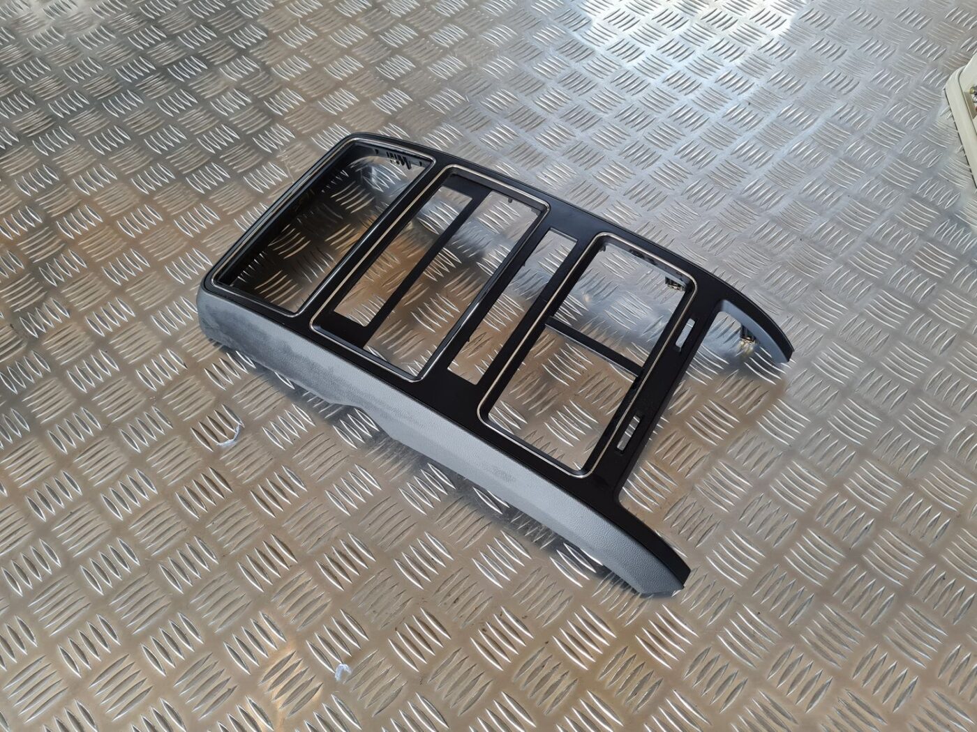 Mērinstrumentu paneļa dekoratīvais rāmis priekš DODGE JOURNEY 2010 1 Mērinstrumentu paneļa dekoratīvais rāmis priekš DODGE JOURNEY 2010