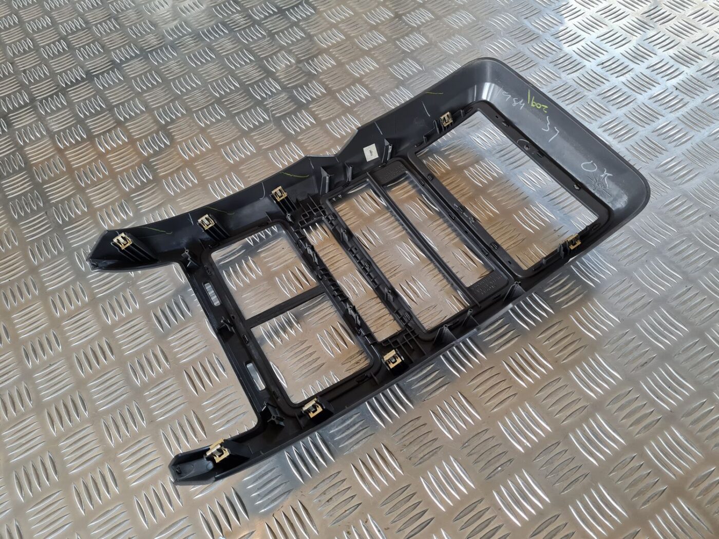 Mērinstrumentu paneļa dekoratīvais rāmis priekš DODGE JOURNEY 2010 5 Mērinstrumentu paneļa dekoratīvais rāmis priekš DODGE JOURNEY 2010