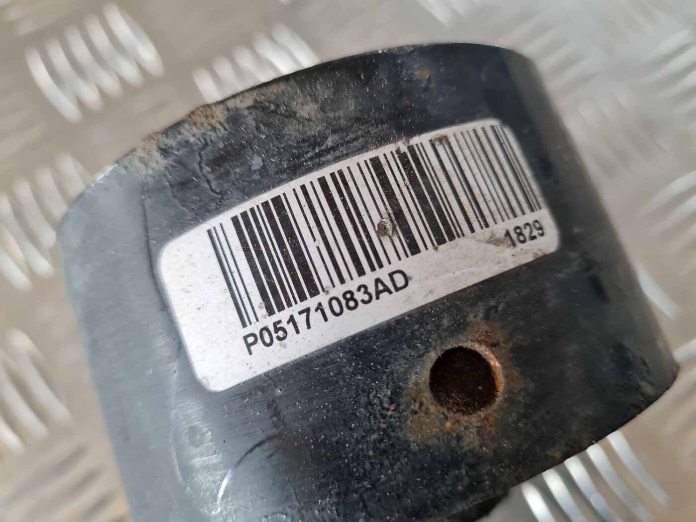 Dzinēja spilvens priekš DODGE JOURNEY 2010 4 Dzinēja spilvens priekš DODGE JOURNEY 2010