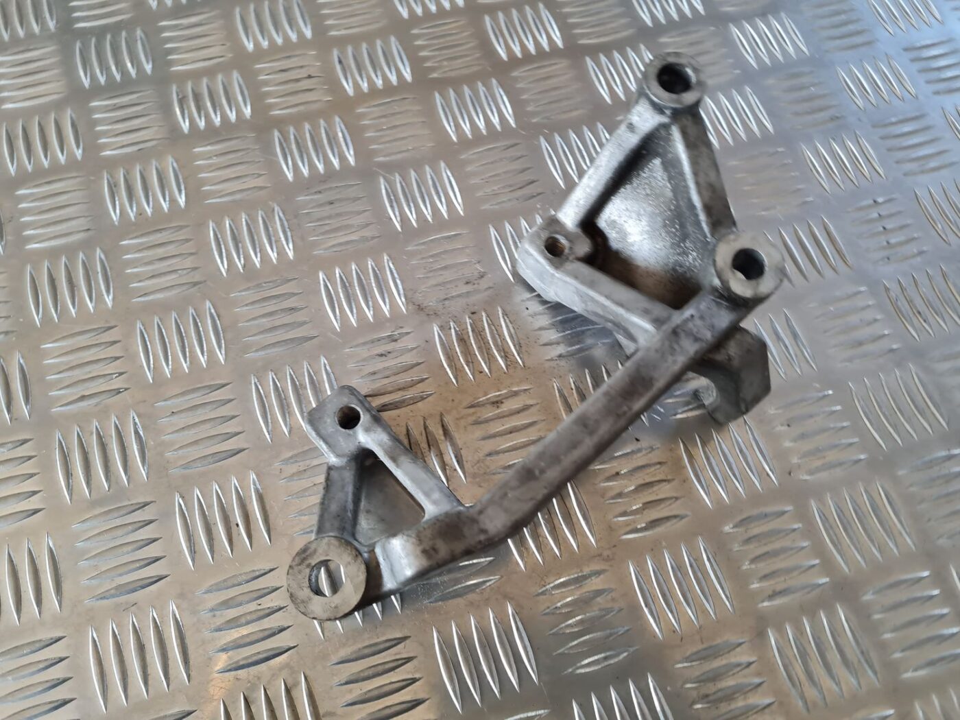 Dzinēja kronšteins priekš DODGE JOURNEY 2010 3 Dzinēja kronšteins priekš DODGE JOURNEY 2010