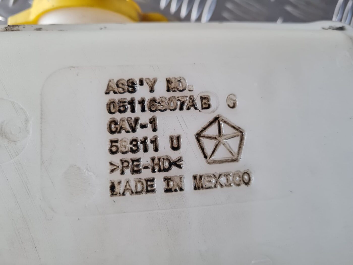 Mazgātāja šķidruma tvertne priekš DODGE JOURNEY 2010 3 Mazgātāja šķidruma tvertne priekš DODGE JOURNEY 2010