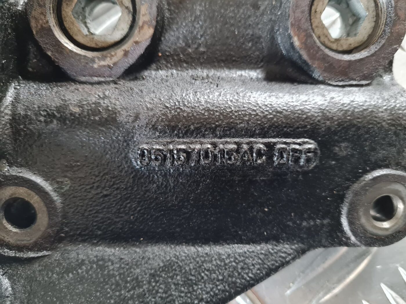 Dzinēja kronšteins priekš DODGE JOURNEY 2010 2 Dzinēja kronšteins priekš DODGE JOURNEY 2010