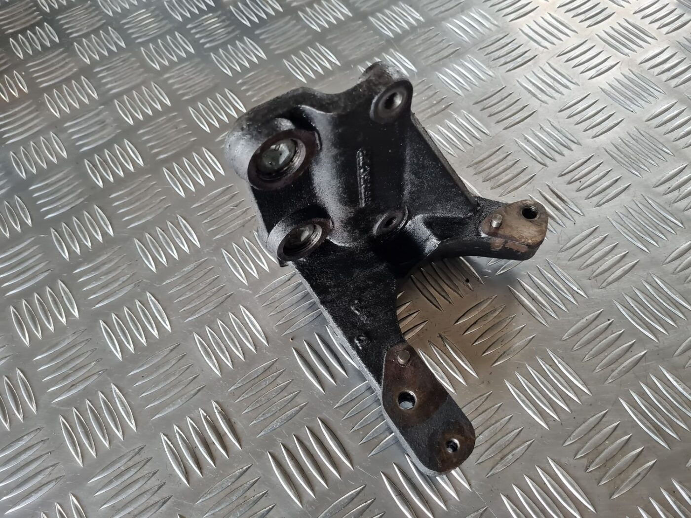 Dzinēja kronšteins priekš DODGE JOURNEY 2010 3 Dzinēja kronšteins priekš DODGE JOURNEY 2010