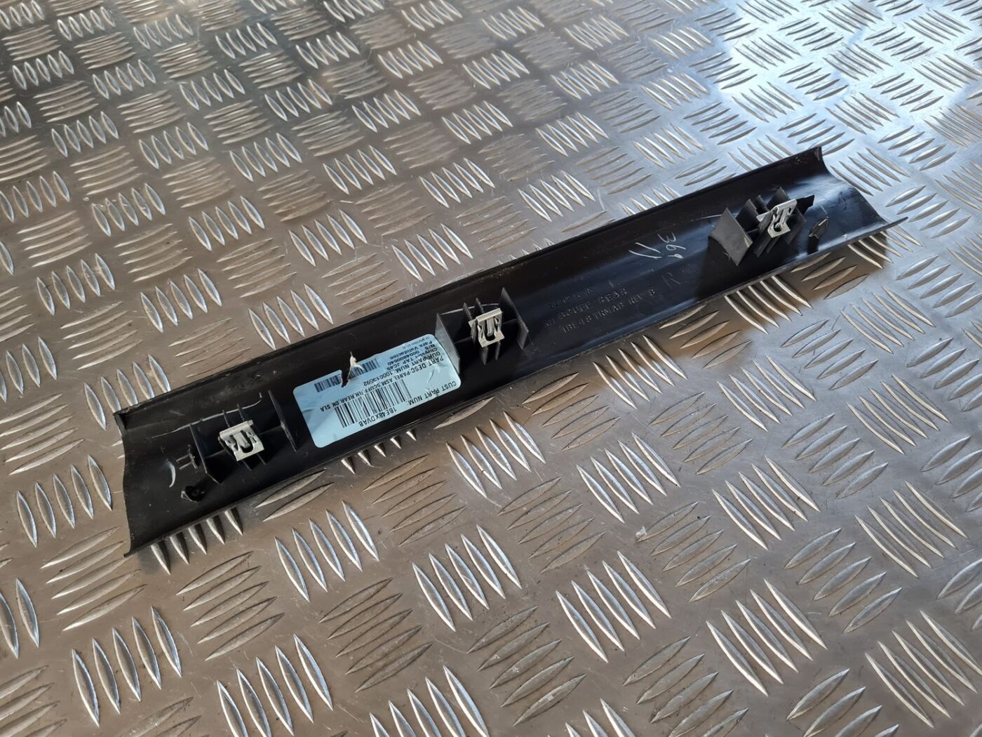 Sliekšņa aizmugurēja laba uzlika (salonā) priekš DODGE JOURNEY 2010 5 Sliekšņa aizmugurēja laba uzlika (salonā) priekš DODGE JOURNEY 2010