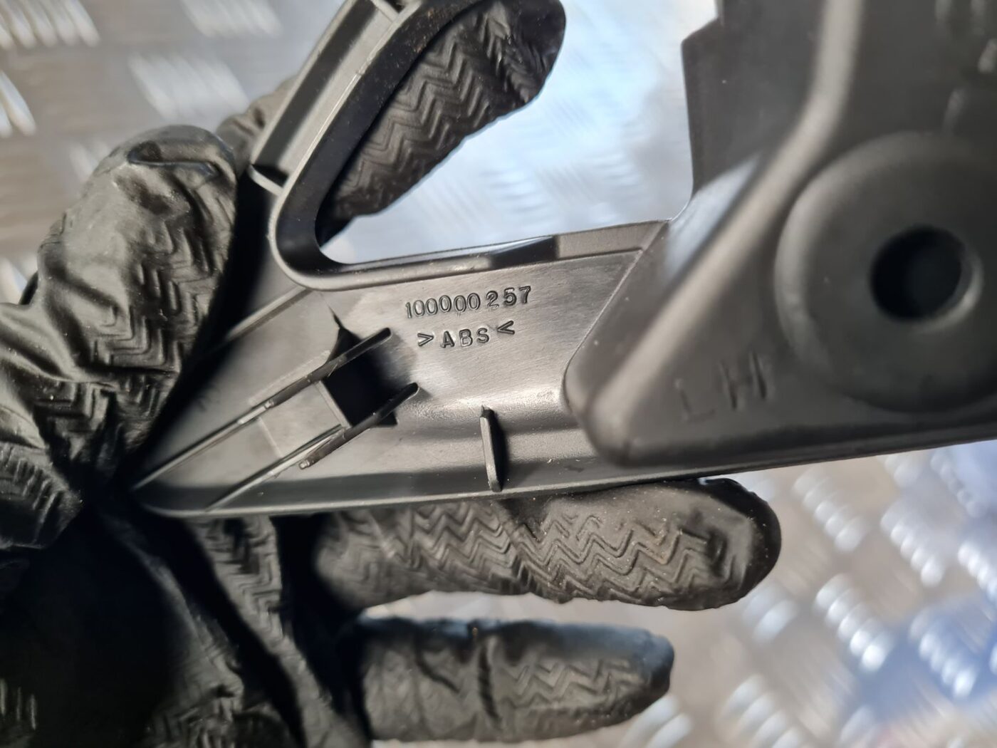 Durvju rokturu apdares uzlika (salonā) priekš DODGE JOURNEY 2010 4 Durvju rokturu apdares uzlika (salonā) priekš DODGE JOURNEY 2010