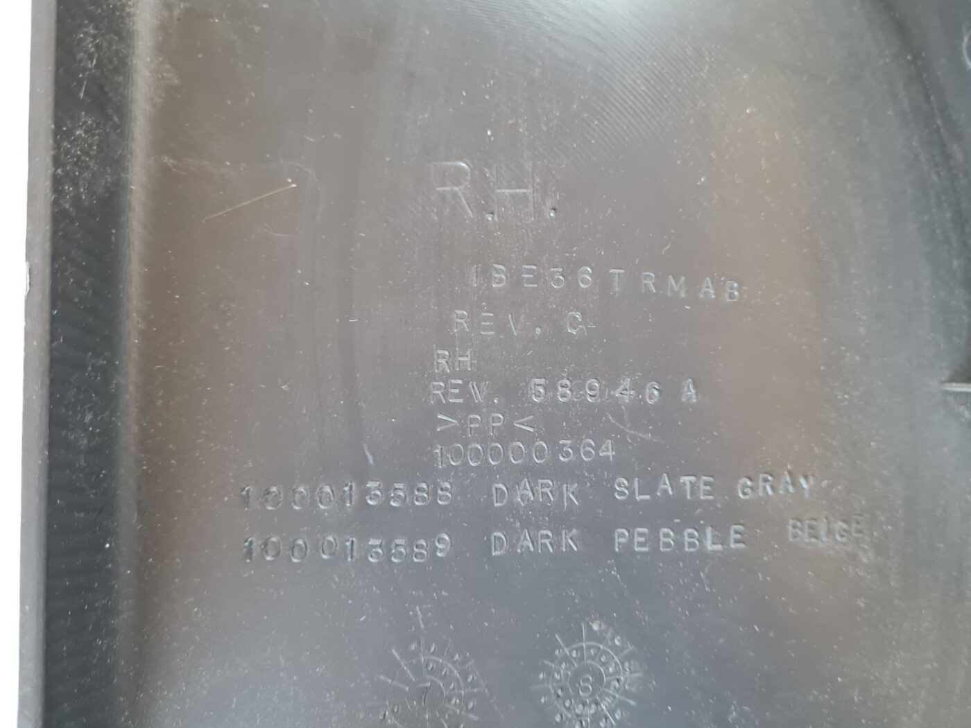 Vidējas salona statnes apdare priekš DODGE JOURNEY 2010 4 Vidējas salona statnes apdare priekš DODGE JOURNEY 2010