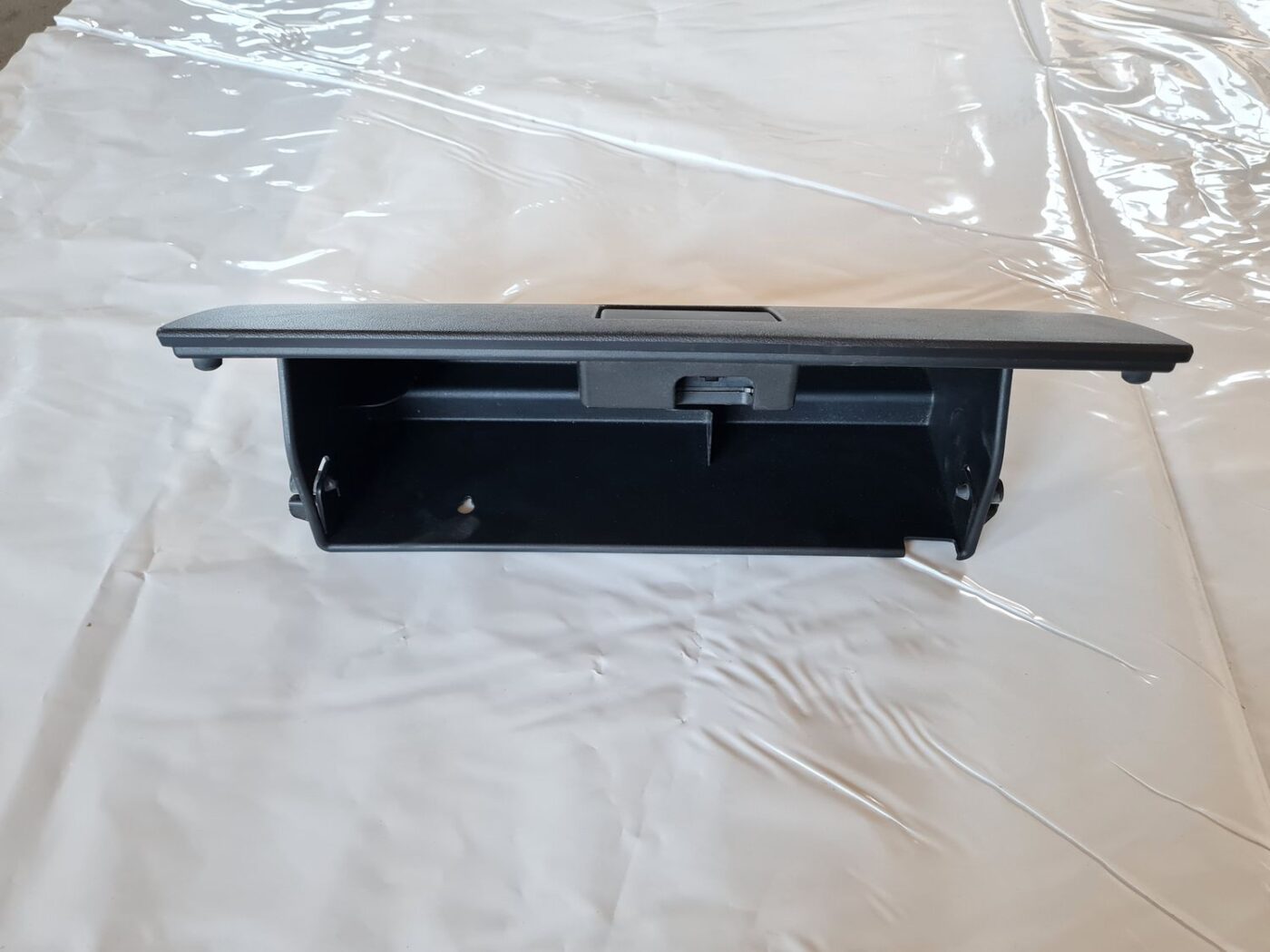 Mantu glabāšanas nodalījums pasažiera pusē priekš DODGE JOURNEY 2010 5 Mantu glabāšanas nodalījums pasažiera pusē priekš DODGE JOURNEY 2010