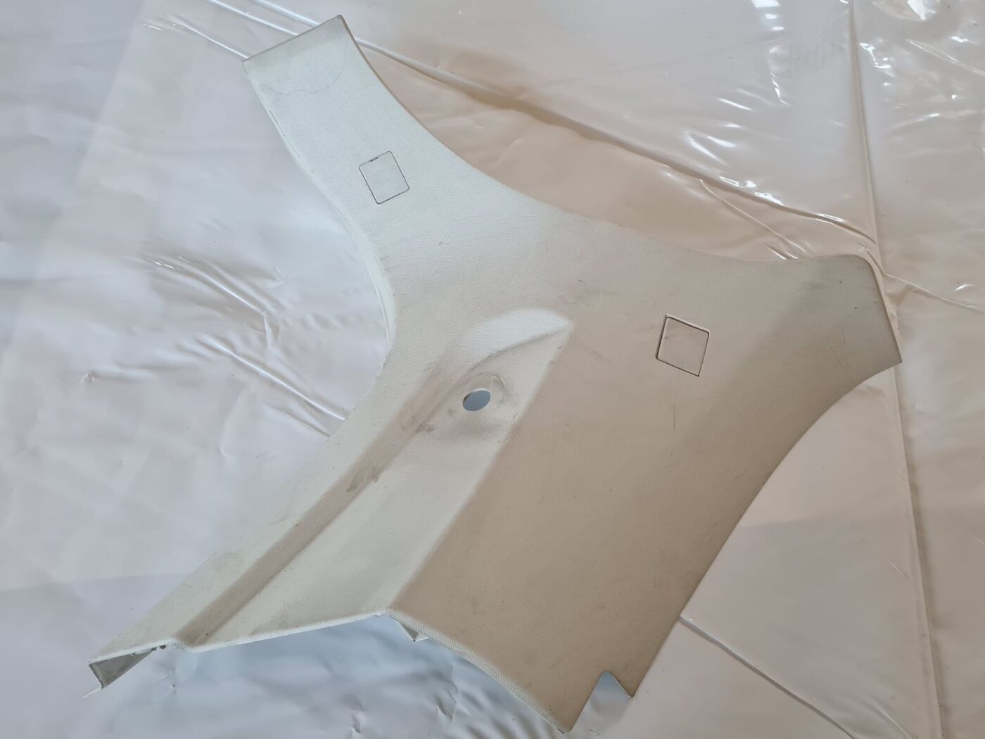 Bagažnieka nodalījuma statnes apdare priekš DODGE JOURNEY 2010 2 Bagažnieka nodalījuma statnes apdare priekš DODGE JOURNEY 2010