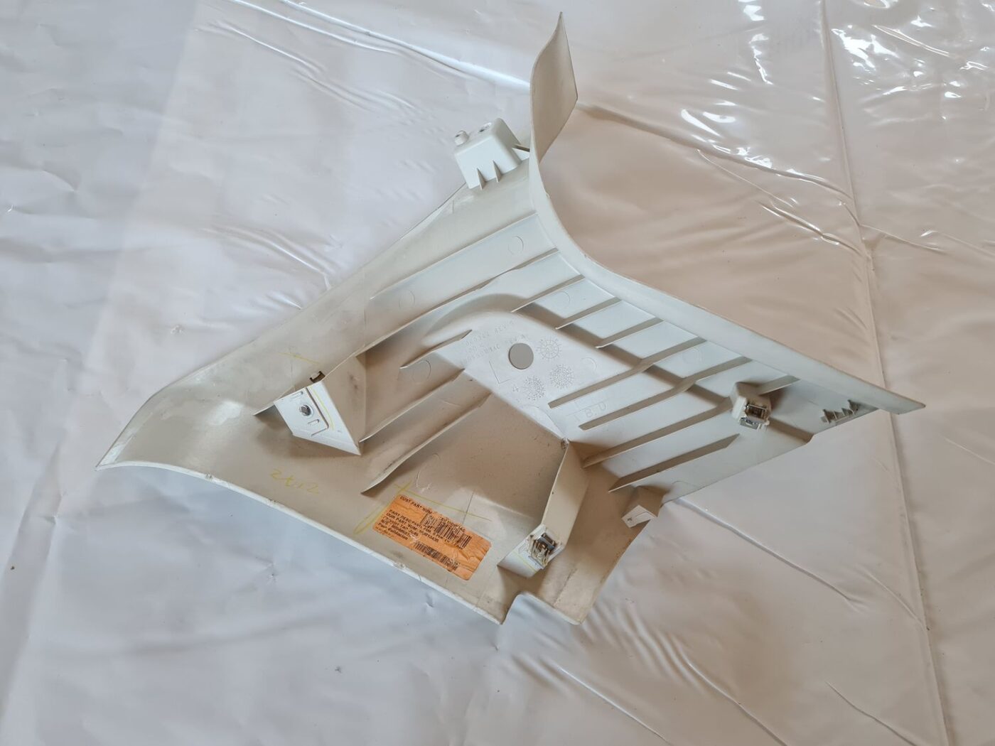 Bagažnieka nodalījuma statnes apdare priekš DODGE JOURNEY 2010 7 Bagažnieka nodalījuma statnes apdare priekš DODGE JOURNEY 2010