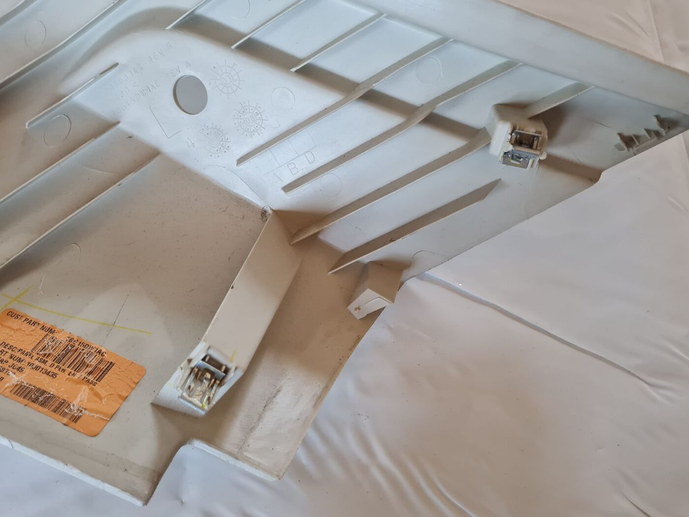 Bagažnieka nodalījuma statnes apdare priekš DODGE JOURNEY 2010 6 Bagažnieka nodalījuma statnes apdare priekš DODGE JOURNEY 2010