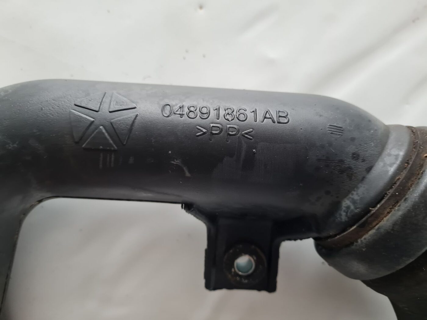 Interkulera caurule priekš DODGE JOURNEY 2010 4 Interkulera caurule priekš DODGE JOURNEY 2010