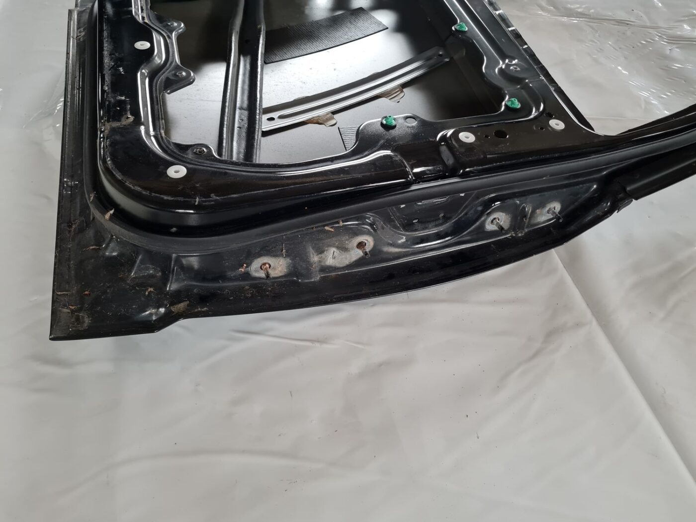 Aizmugurējās kreisās durvis priekš DODGE JOURNEY 2010 2 Aizmugurējās kreisās durvis priekš DODGE JOURNEY 2010