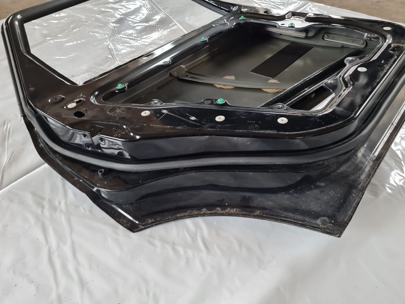 Aizmugurējās kreisās durvis priekš DODGE JOURNEY 2010 7 Aizmugurējās kreisās durvis priekš DODGE JOURNEY 2010