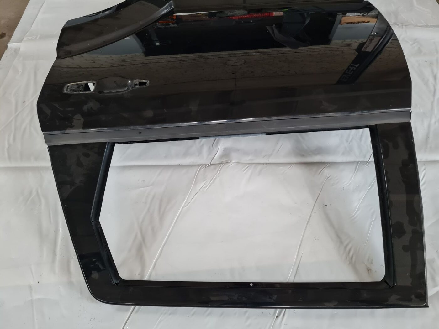 Aizmugurējās kreisās durvis priekš DODGE JOURNEY 2010 3 Aizmugurējās kreisās durvis priekš DODGE JOURNEY 2010