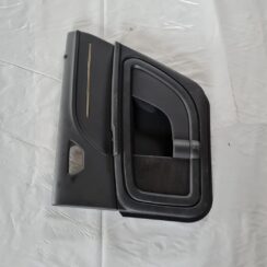 Aizmugurējo labo durvju apdare priekš DODGE JOURNEY 2010