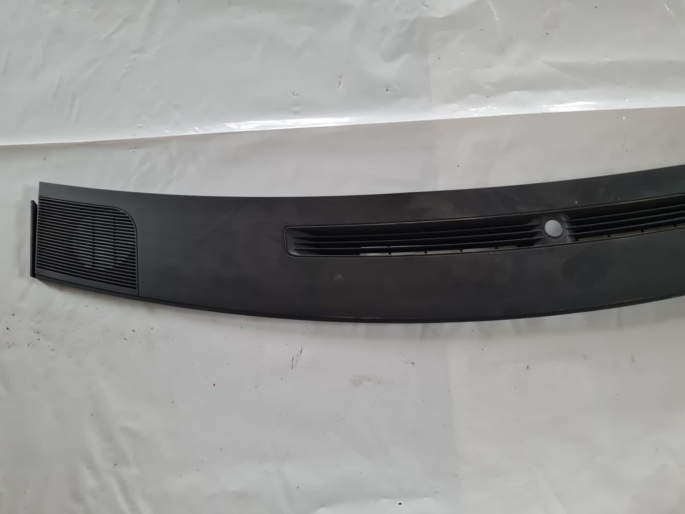 Vējstikla ventilācijas režģis (salonā) priekš DODGE JOURNEY 2010 2 Vējstikla ventilācijas režģis (salonā) priekš DODGE JOURNEY 2010