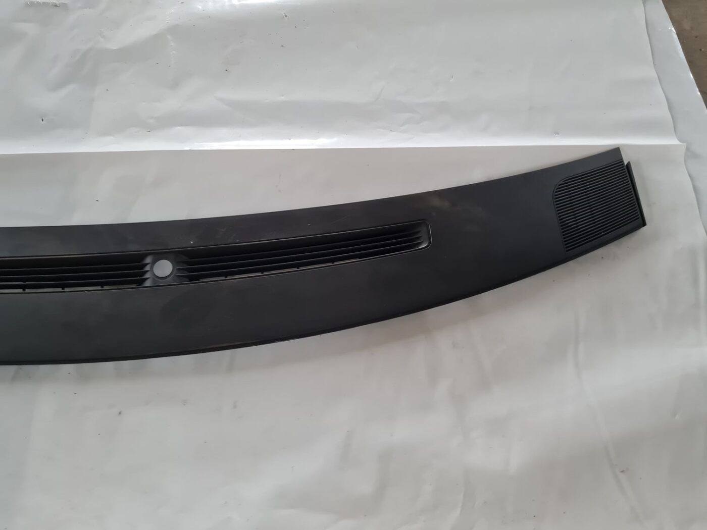 Vējstikla ventilācijas režģis (salonā) priekš DODGE JOURNEY 2010 9 Vējstikla ventilācijas režģis (salonā) priekš DODGE JOURNEY 2010