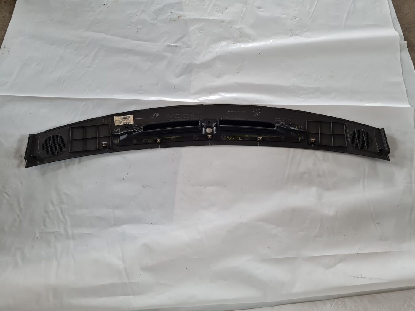 Vējstikla ventilācijas režģis (salonā) priekš DODGE JOURNEY 2010 8 Vējstikla ventilācijas režģis (salonā) priekš DODGE JOURNEY 2010