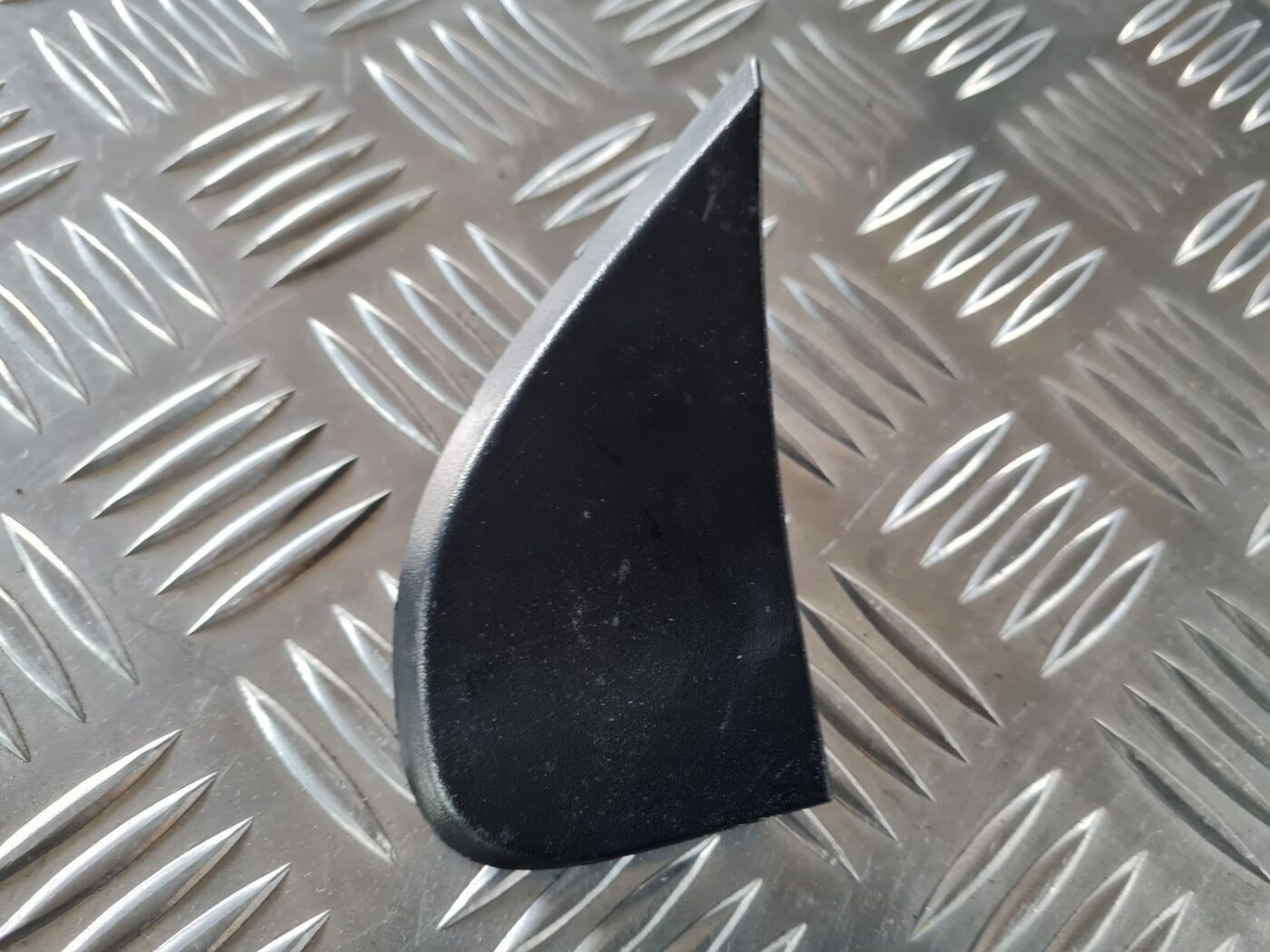 Durvju spoguļa apdares uzlika salonā (bez skaļruņa) priekš DODGE JOURNEY 2010 2 Durvju spoguļa apdares uzlika salonā (bez skaļruņa) priekš DODGE JOURNEY 2010