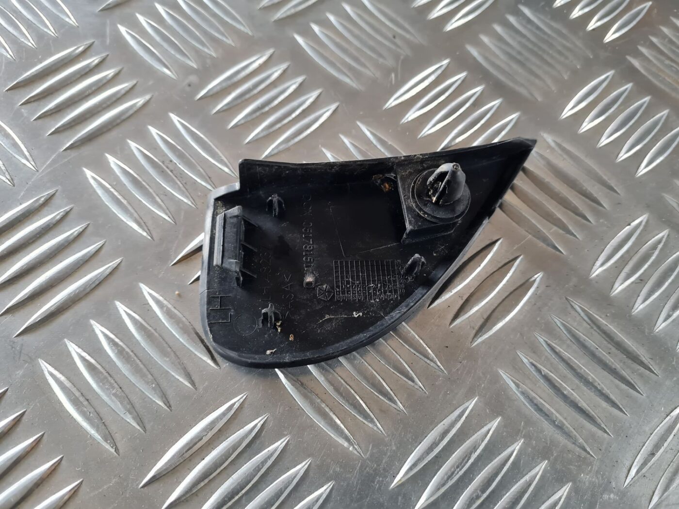 Durvju spoguļa apdares uzlika salonā (bez skaļruņa) priekš DODGE JOURNEY 2010 5 Durvju spoguļa apdares uzlika salonā (bez skaļruņa) priekš DODGE JOURNEY 2010