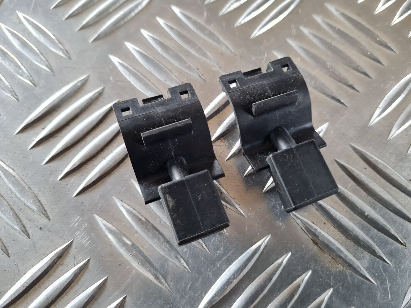 Vējstikla mazgāšanas šķidruma sprausla priekš TOYOTA AURIS 2007 3 Vējstikla mazgāšanas šķidruma sprausla priekš TOYOTA AURIS 2007