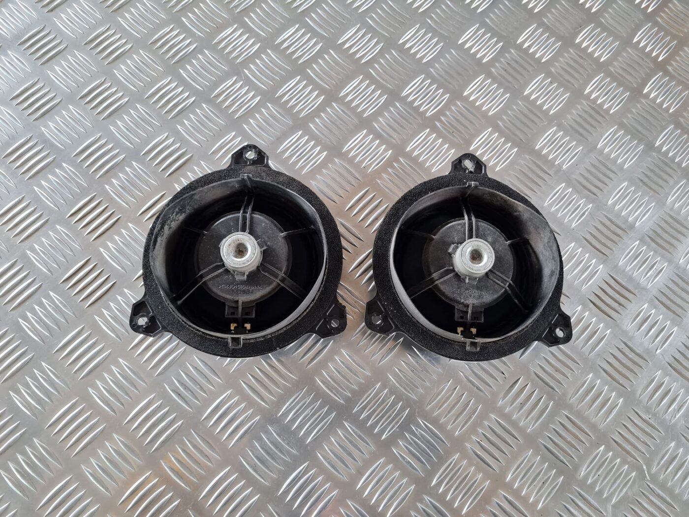 Durvju skaļrunis, apakšā priekš TOYOTA AURIS 2007 6 Durvju skaļrunis, apakšā priekš TOYOTA AURIS 2007