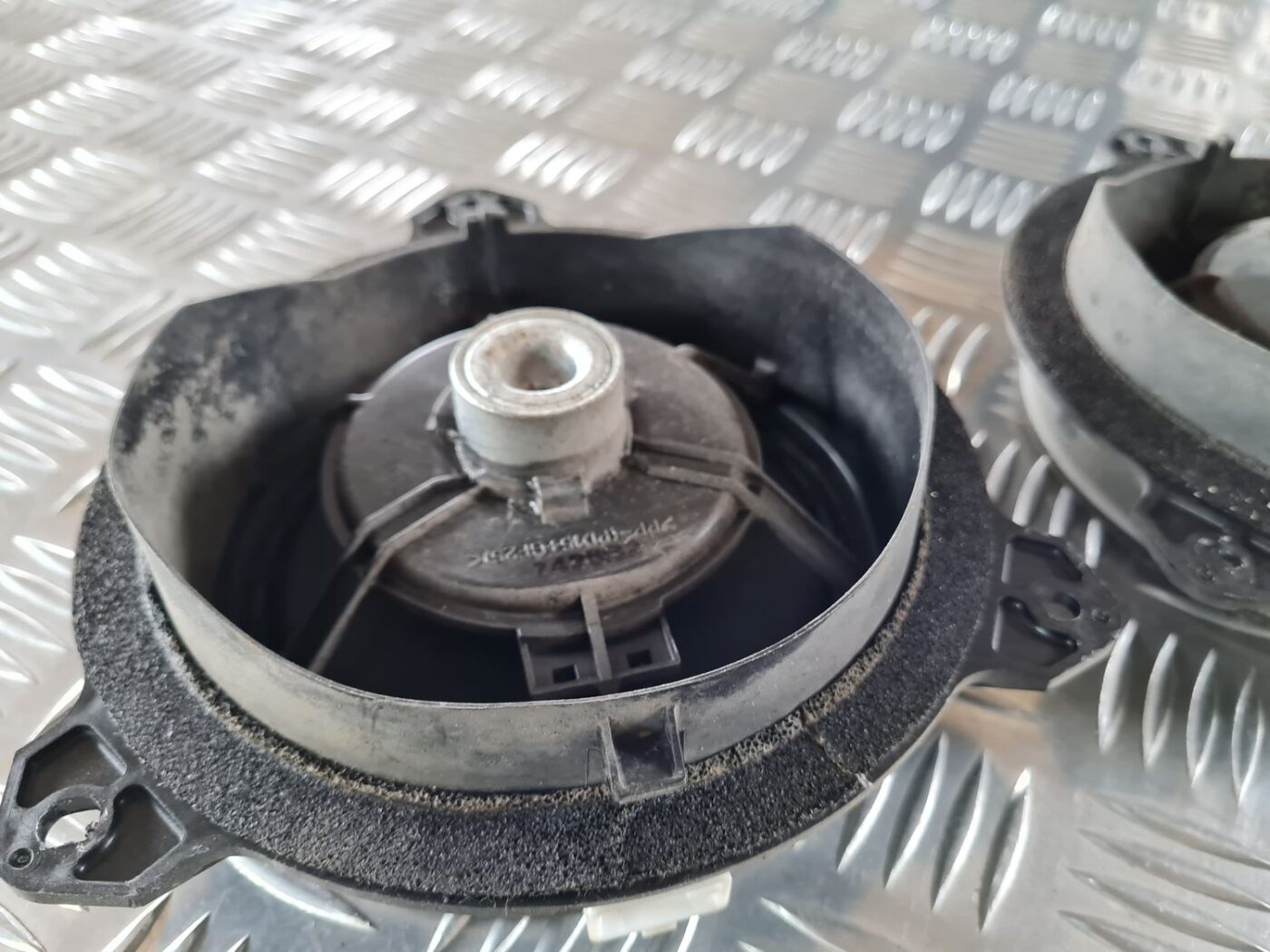 Durvju skaļrunis, apakšā priekš TOYOTA AURIS 2007 4 Durvju skaļrunis, apakšā priekš TOYOTA AURIS 2007