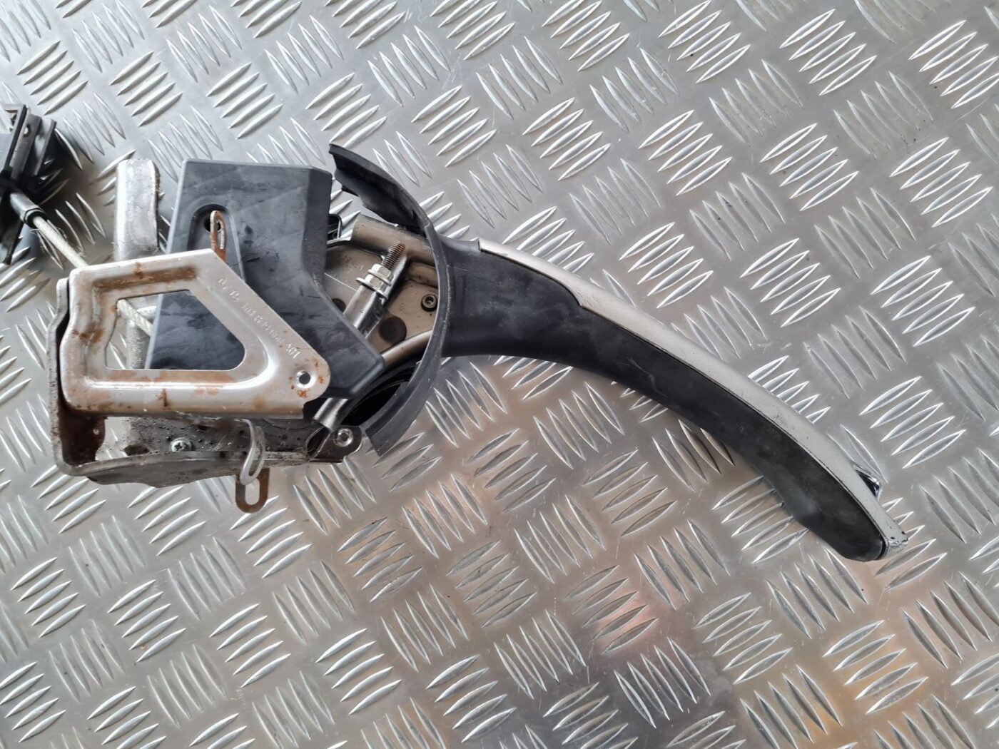 Stāvbremzes svira priekš TOYOTA AURIS 2007 2 Stāvbremzes svira priekš TOYOTA AURIS 2007