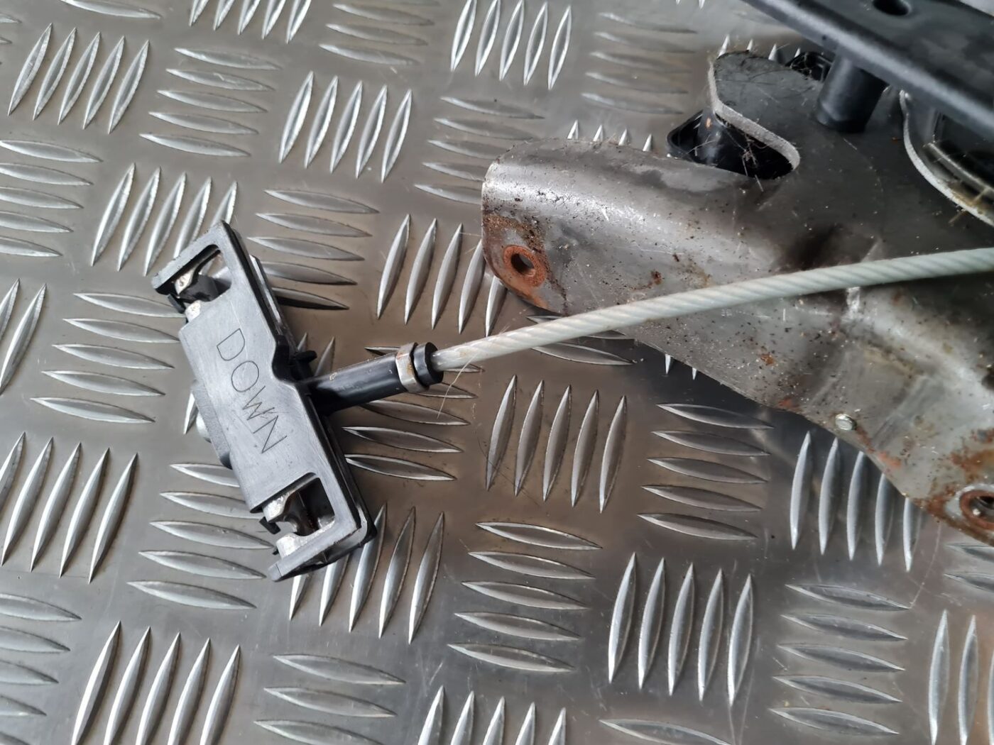 Stāvbremzes svira priekš TOYOTA AURIS 2007 5 Stāvbremzes svira priekš TOYOTA AURIS 2007