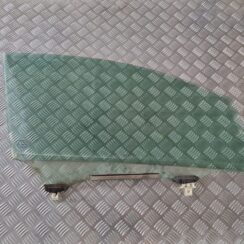 Priekšējo labo durvju stikls priekš TOYOTA AURIS 2007