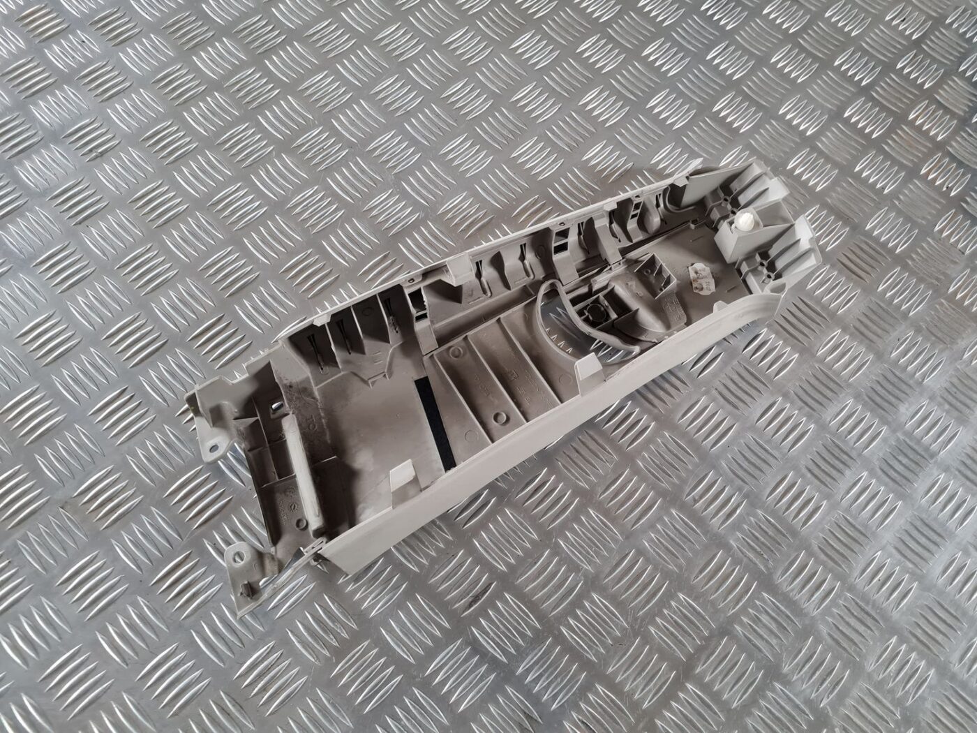 Vidējas salona statnes apdare priekš TOYOTA AURIS 2007