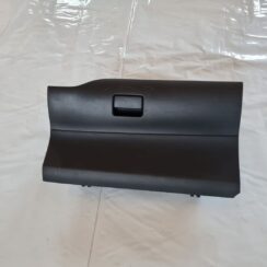 Mantu glabāšanas nodalījums pasažiera pusē priekš TOYOTA AURIS 2007