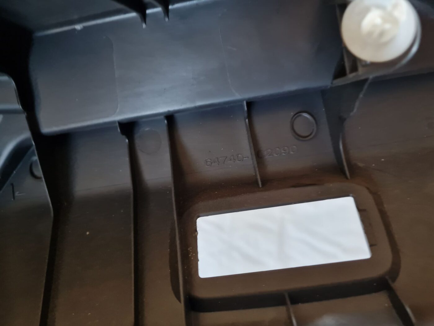 Bagāžnieka nodalījuma sānu apdare priekš TOYOTA AURIS 2007