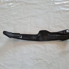 Ieliktņis starp spārnu un durvīm priekš TOYOTA AURIS 2007