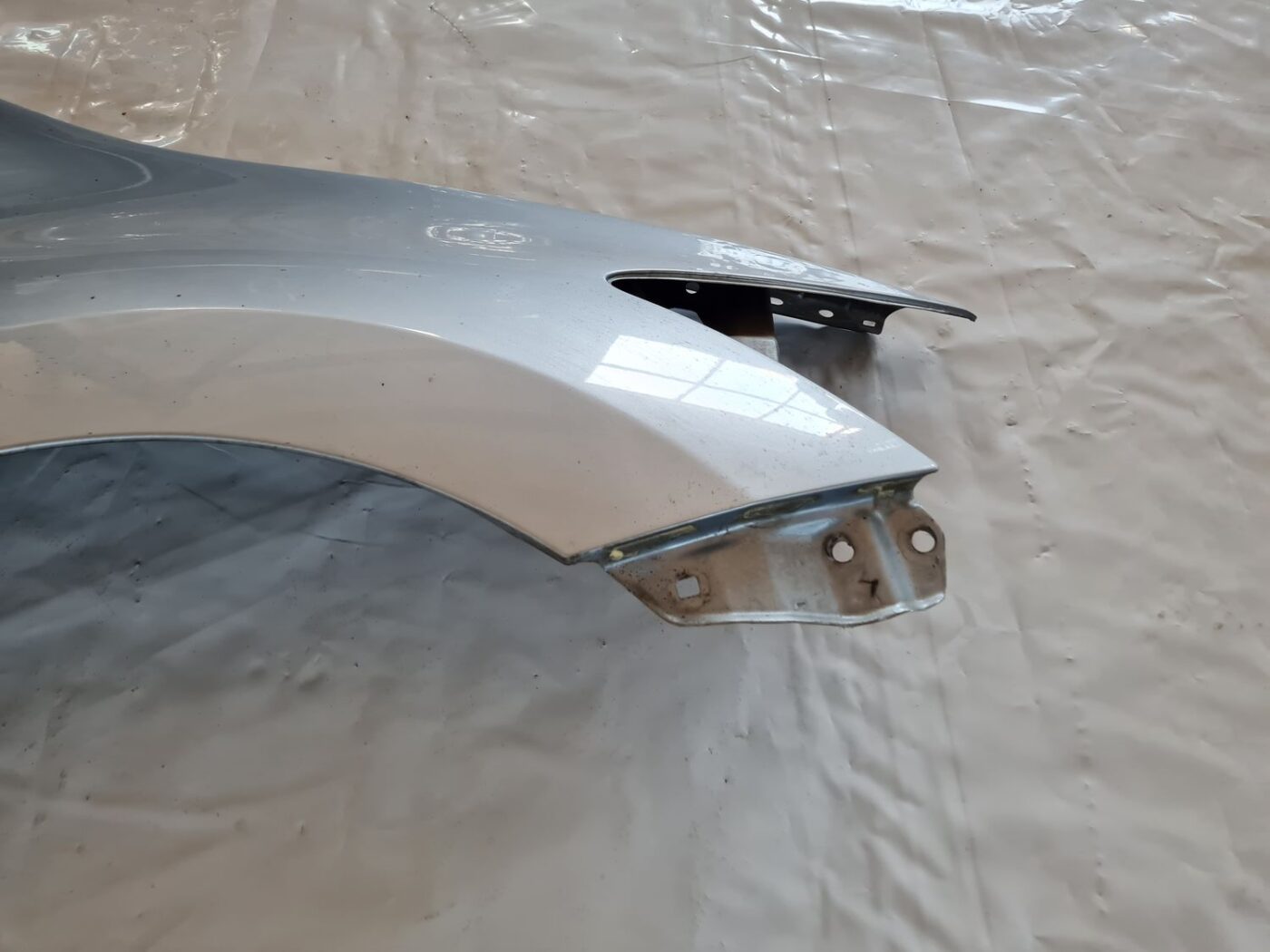 Priekšējais labais spārns priekš TOYOTA AURIS 2007 7 Priekšējais labais spārns priekš TOYOTA AURIS 2007